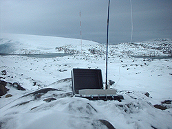 NOAAの大気サンプリングシステム（南極パーマー基地にて撮影）。