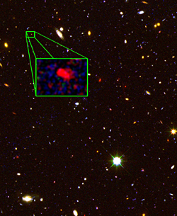 ハッブル宇宙望遠鏡が捉えた北の空の深宇宙画像。拡大部は確認されたばかりの最も遠方にある銀河z8_GND_5296。