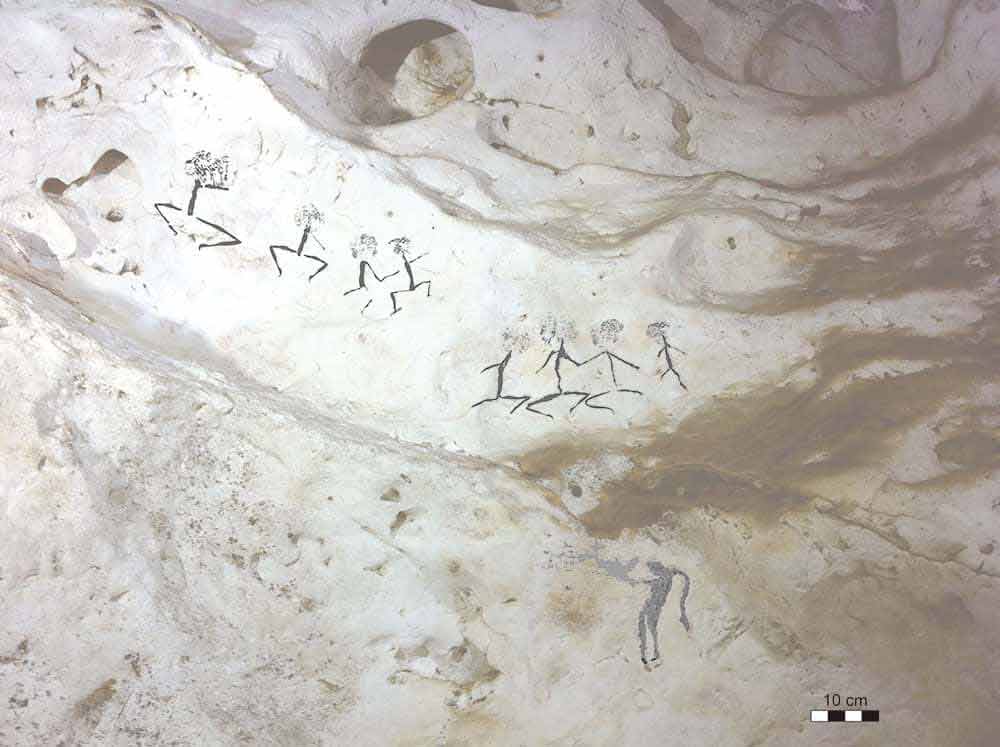 インドネシア・ボルネオ島の東カリマンタンで発見された、人類の姿を描いた珍しい絵画。年代は少なくとも1万3600年前と推定されるが、より古い最終氷期極大期に描かれた可能性もある。