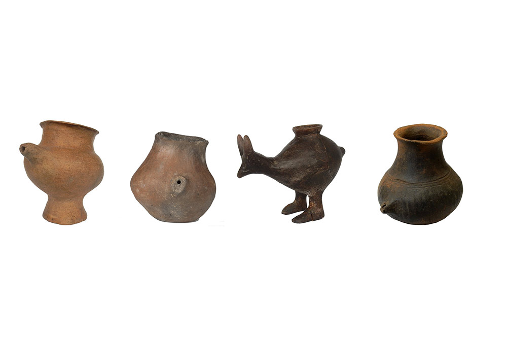 後期青銅器時代（紀元前1200〜紀元前800年）の哺乳瓶。