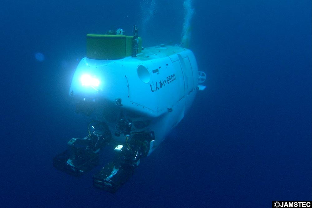 海洋研究開発機構の潜水調査船「しんかい6500」。今回の培養は、しんかい6500で採取された、未培養微生物を含む深海堆積物のサンプルを用いて行われた。