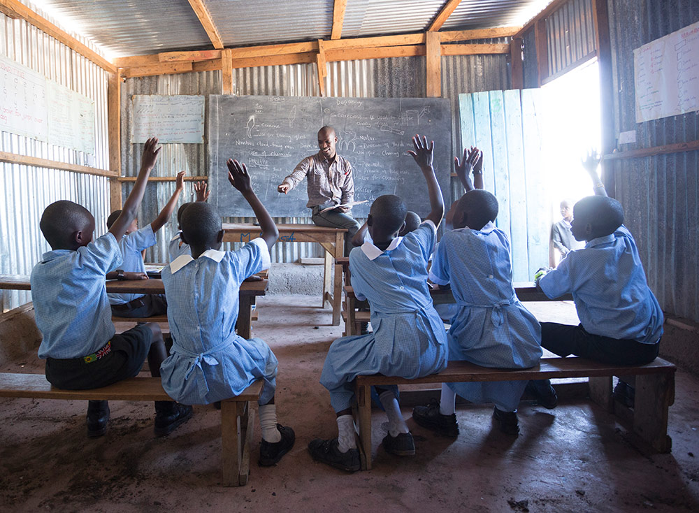 ケニアの学校の授業風景。