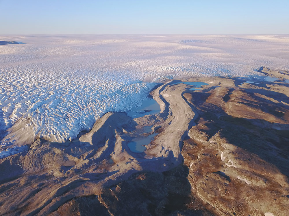 グリーンランド氷床の縁辺部。