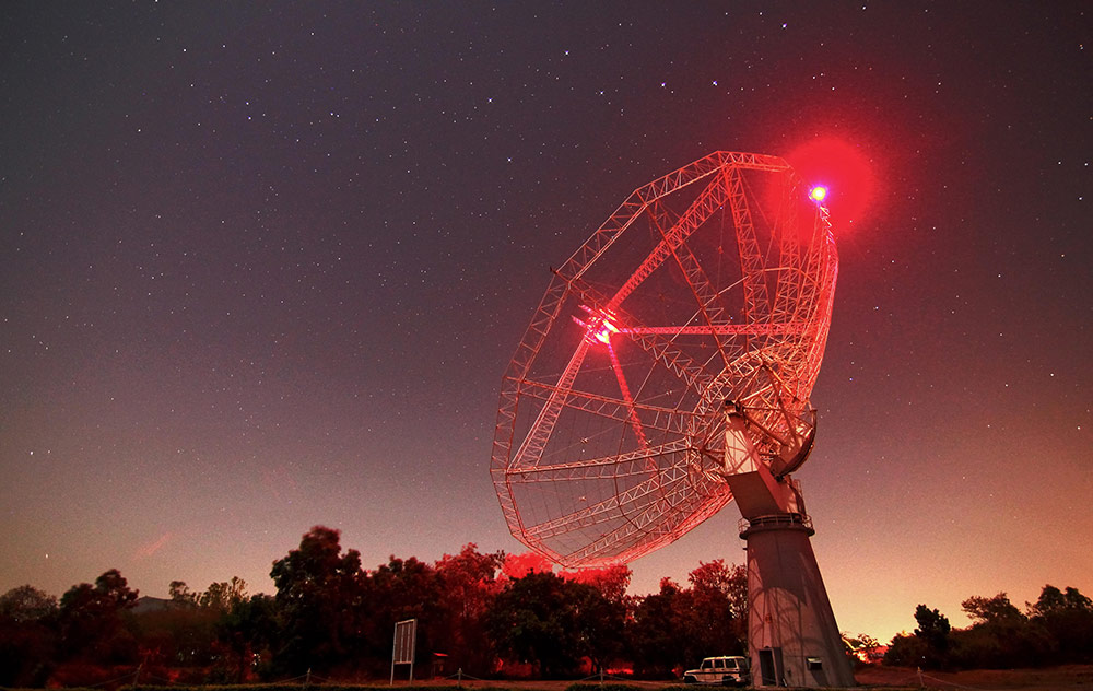 インドの巨大メートル波電波望遠鏡（GMRT）。