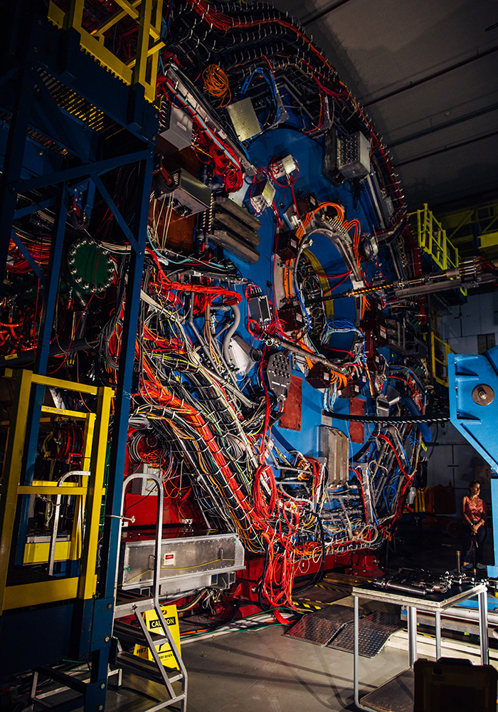 STAR実験の検出器。