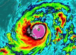 勢力を強めながら香港に近づく2013年台風19号「ウサギ」の衛星赤外画像。カテゴリー5にまで成長したこの台風は、フィリピンや台湾、中国本土で甚大な被害をもたらした。