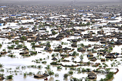 2007年にスーダン東部のカッサラで発生した洪水。温暖化に伴い、今後こうした災害の頻度が増す恐れがある。
