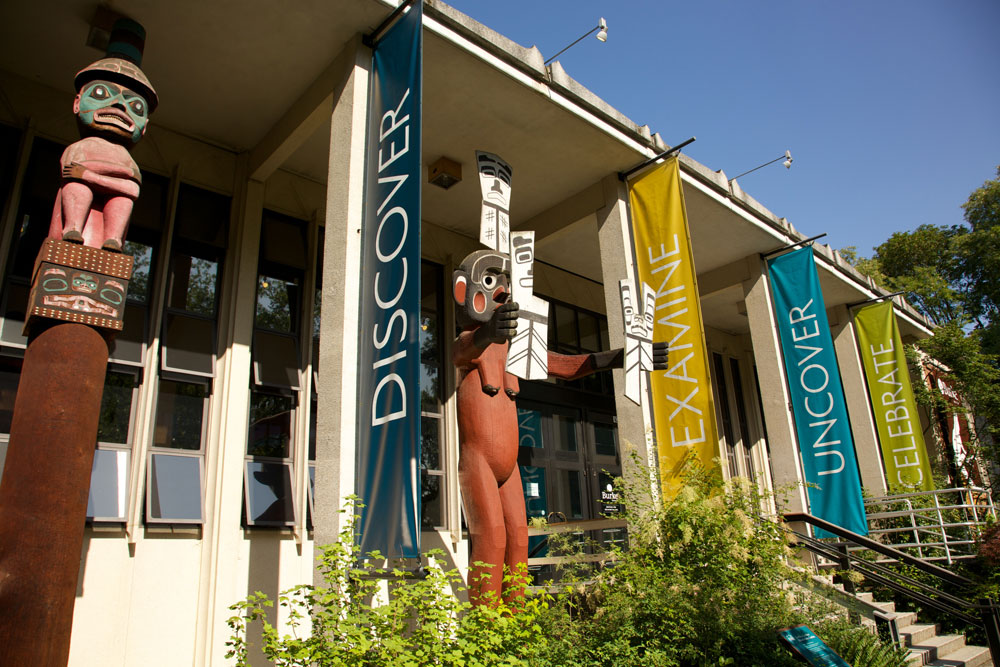 「ケネウィックマン」は裁判所の指示で、1998年よりバーク自然史文化博物館（米国ワシントン州シアトル）に保管されている。研究利用は可能だが、展示はされていない。
