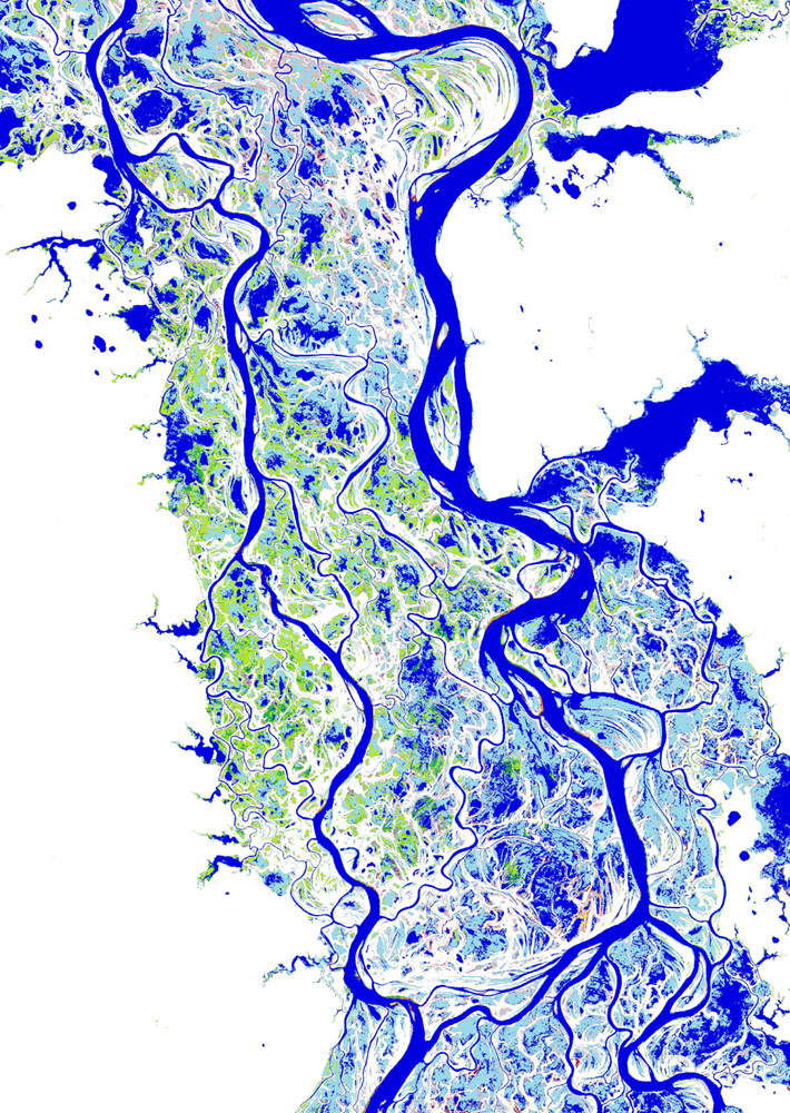 ロシア、西シベリアのオビ川水系における地表水の空間的・経時的パターンを捉えた地図。青色は永続的な地表水、水色は季節的な地表水、緑色は新たに出現した季節的地表水、ピンク色は失われた季節的地表水の場所を示す。