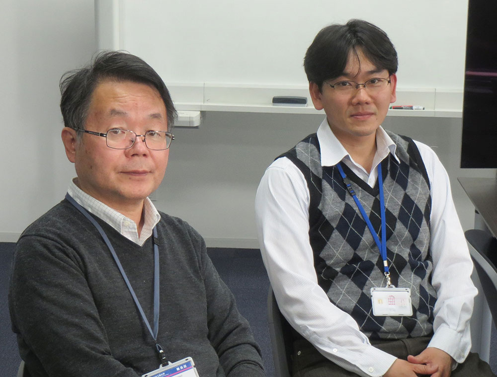 細野秀雄教授(左)、多田朋史准教授(右)