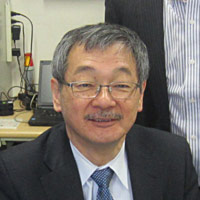 堂免 一成氏