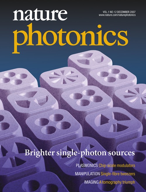 Nature Photonics目次の表紙