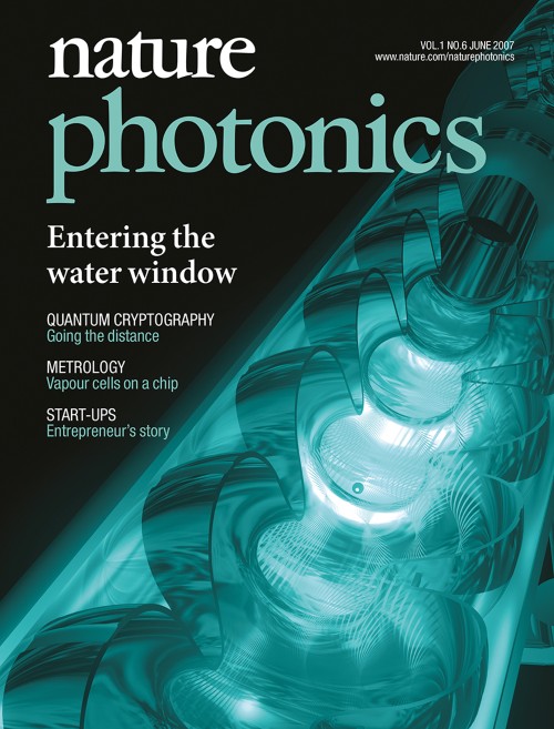 Nature Photonics目次の表紙