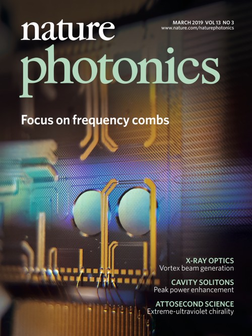 Nature Photonics目次の表紙