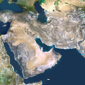 لن يكون بمقدور مياه الخليج العربي الأكثر دفئًا (مسطح المياه الموجود في وسط الصورة) أن تُجَدِّد بحر العرب (مسطح المياه الذي يملأ الربع السفلي الأيمن من الصورة)، مما يزيد من حجم أكبر منطقة ميتة في العالم.