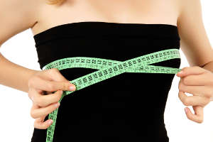 حذر باحثون دوليون من أن مشكلة عدم الرضا عن حجم الثدي تتجاوز المظهر الجمالي ويمكن أن تشكل خطرًا على الصحة.