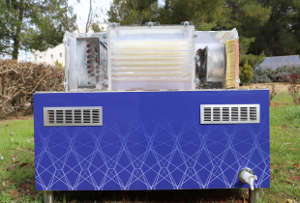 يستخدم الجهاز المستجمع للمياه خوارزميات تُحسّن من قدرته على استخلاص المياه من الهواء.