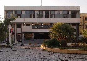 
ضرب الانفجار الأول ساحة بالقرب من كلية الهندسة المعمارية في جامعة حلب
