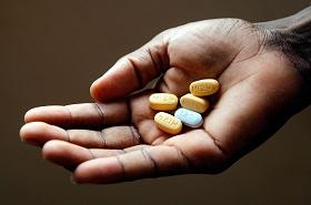 
Antiretroviral treatment reaches a small precentage of people needing it in the Middle East.
