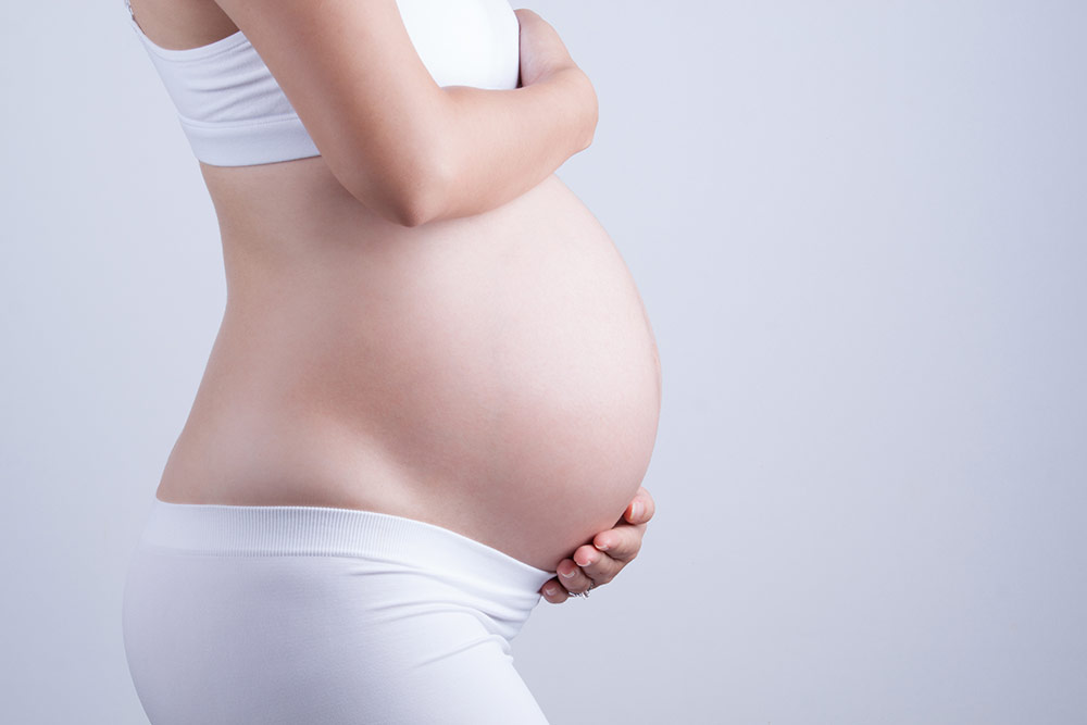 妊婦の腹部の皮膚の伸びは、伸張に応答した皮膚の伸展の最たる例である。