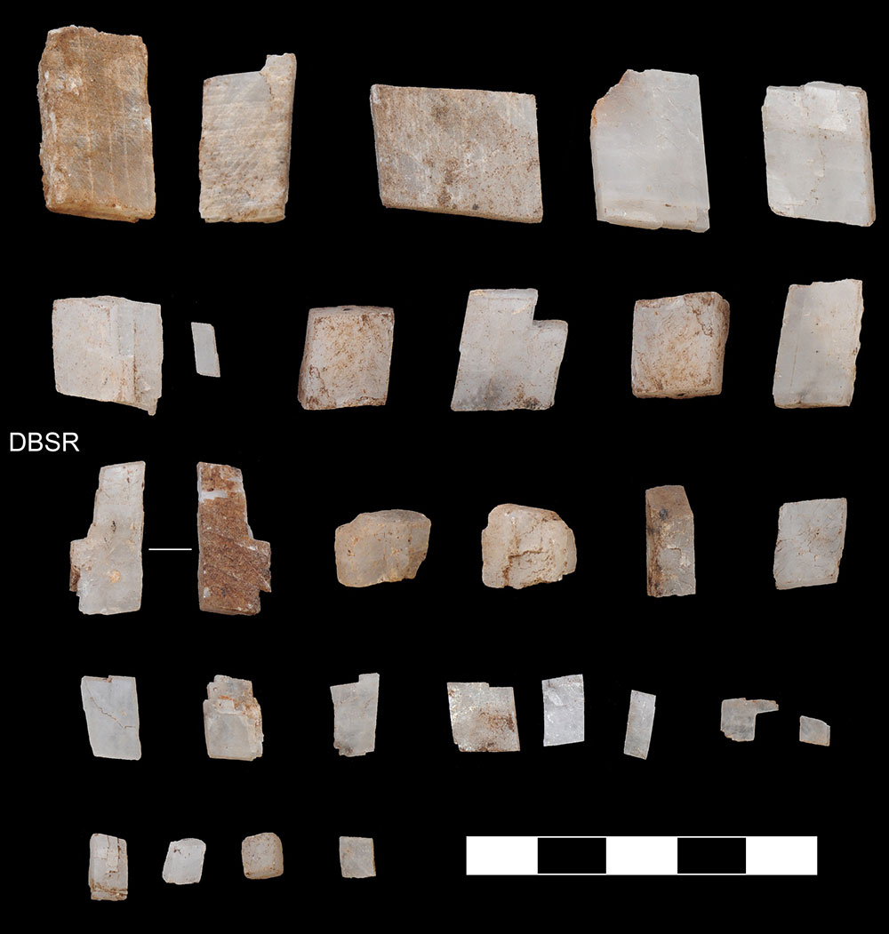 カラハリ盆地南部の遺跡で発見された、10万5000年前のホモ・サピエンスが収集した方解石の結晶。
