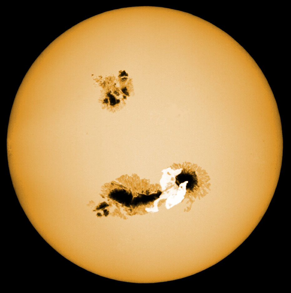 太陽型星のスーパーフレアのイメージ画像。