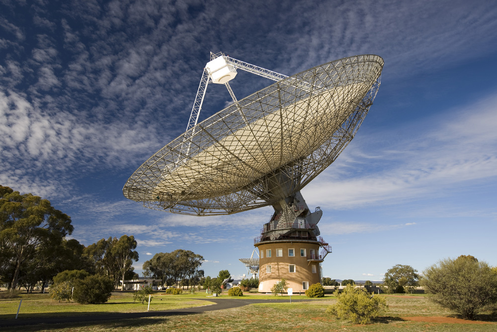 オーストラリア、パークス天文台の電波望遠鏡。