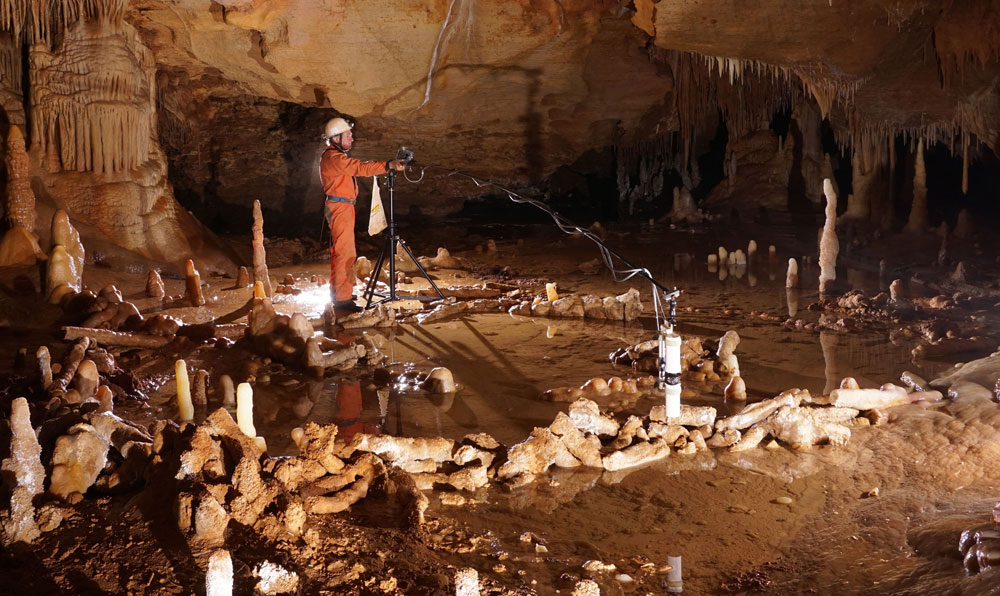 Nature ハイライト ネアンデルタール人が作った古代の石筍サークル Nature Nature Research