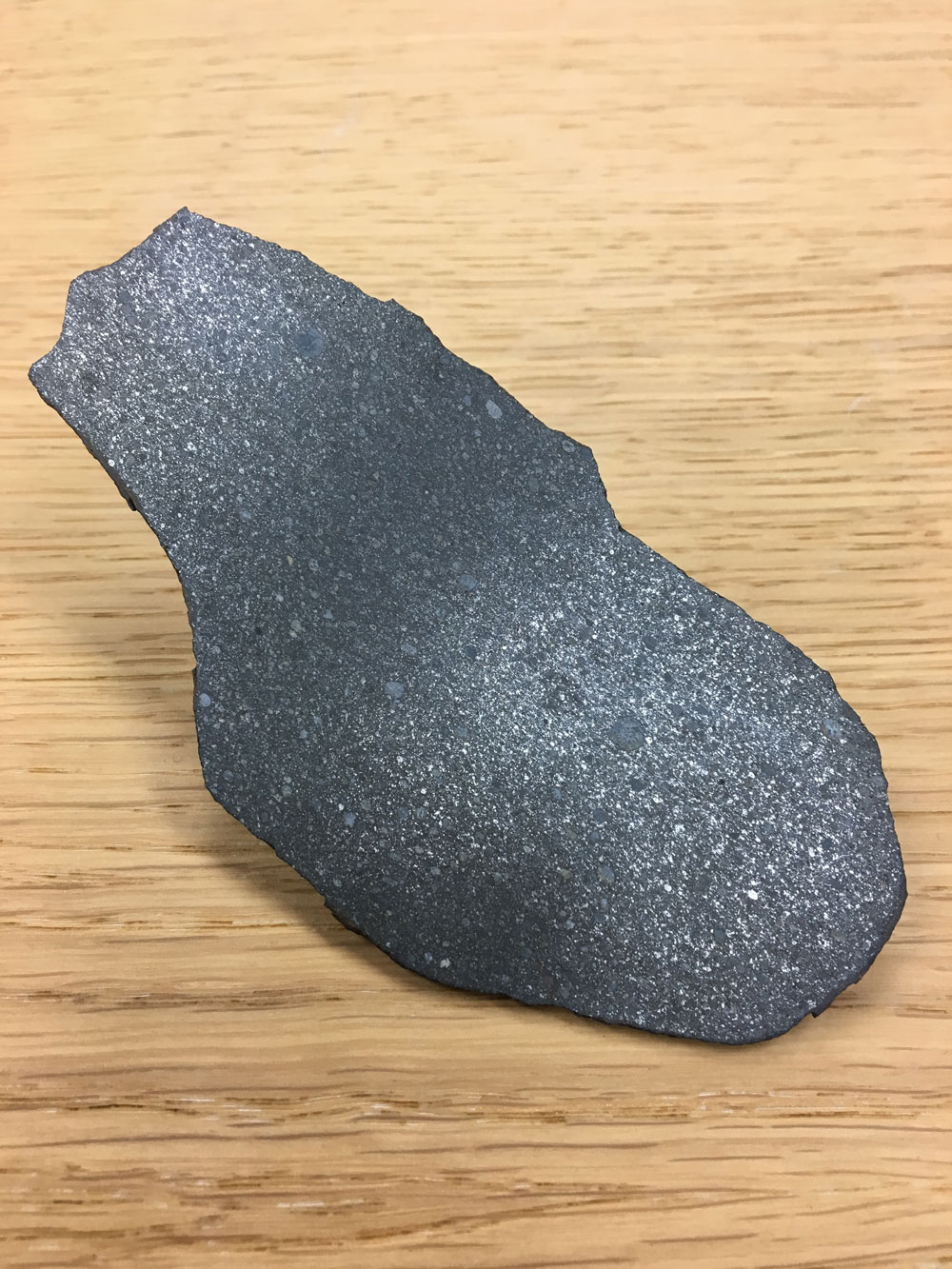 エンスタタイト・コンドライト隕石であるSahara 97096。